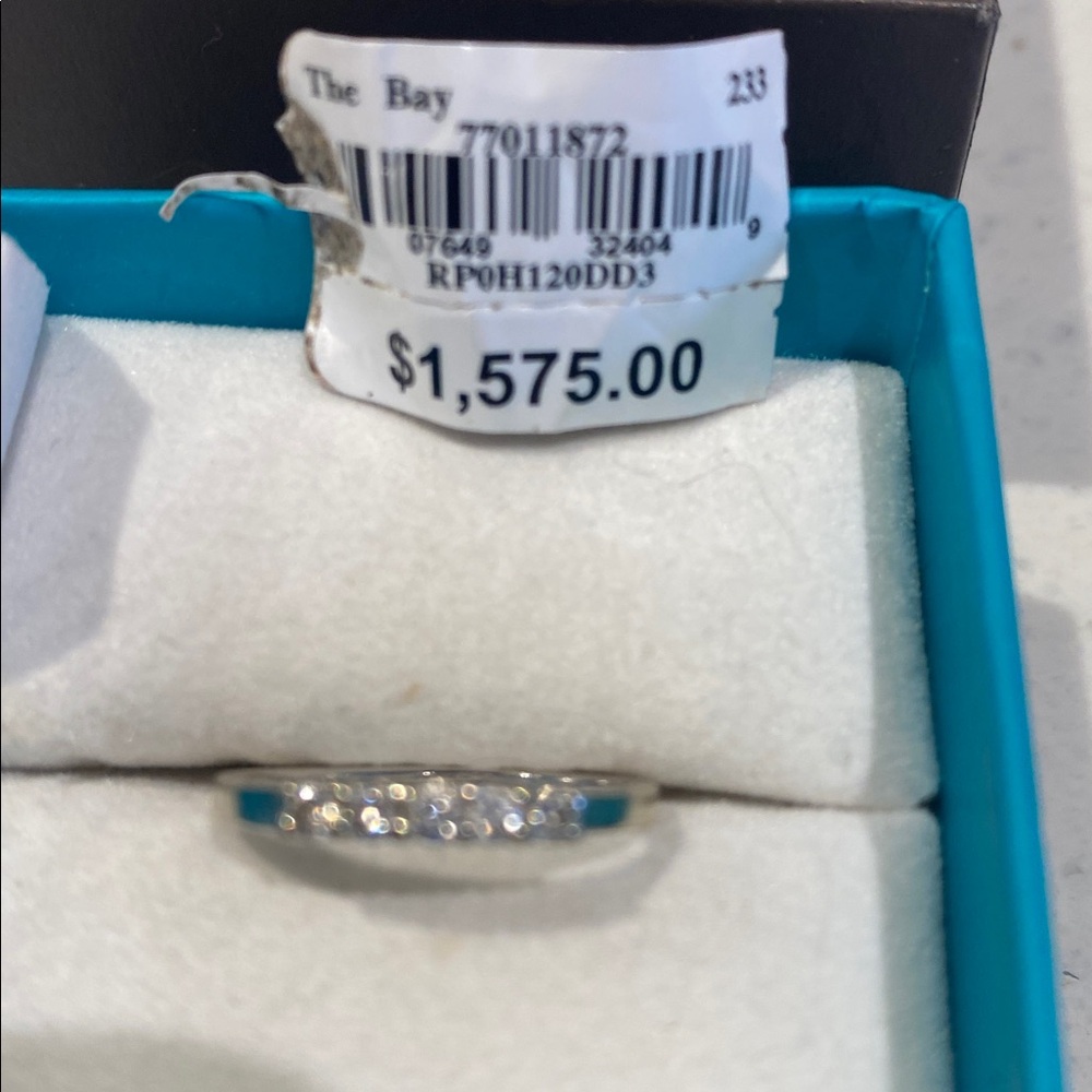 Beautiful Diamond 14k white gold ring with 5 sparkling effy diamond - Picture 8 of 9